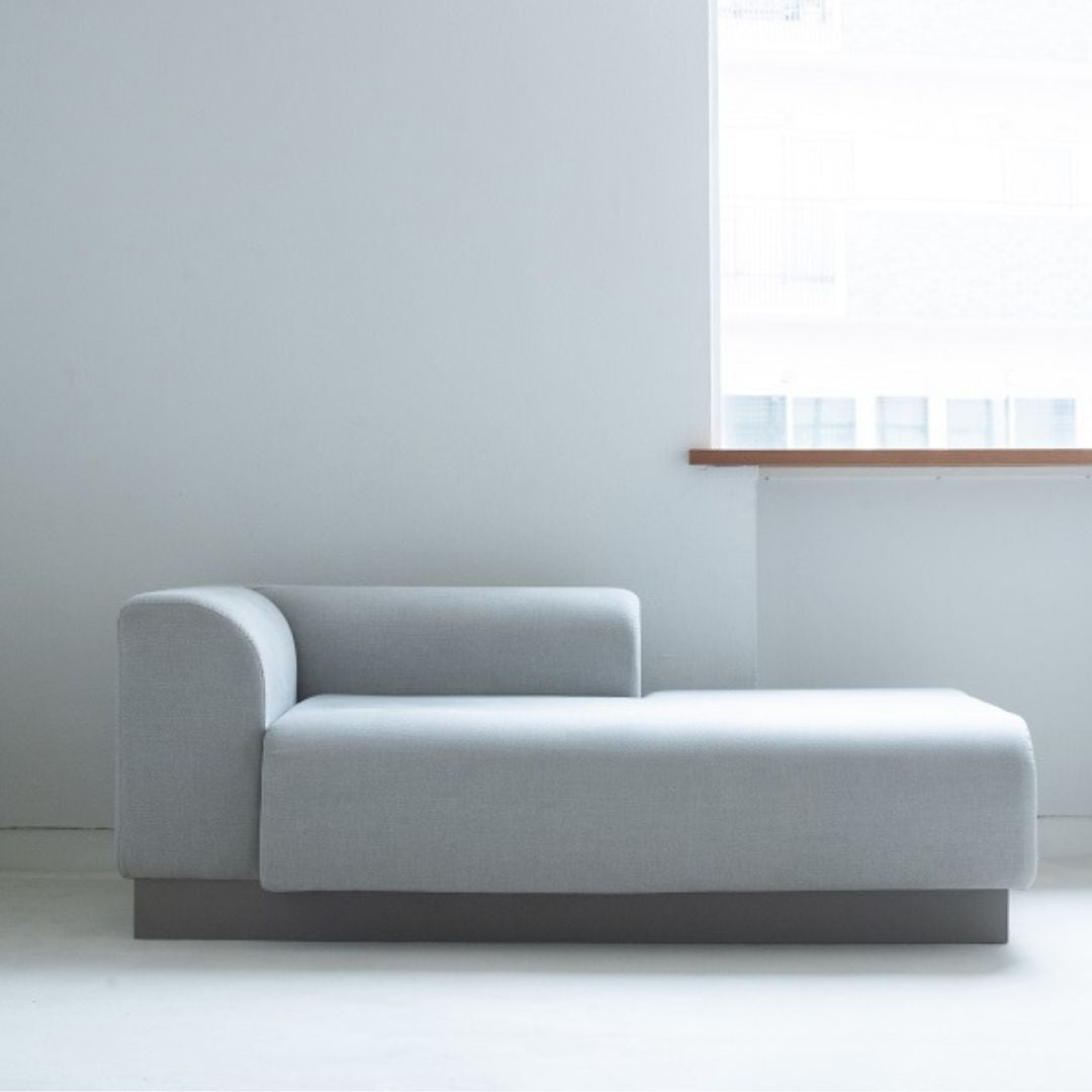 ミニマルな暮らしにコンパクトソファを – ソファ専門ブランドMANUALgraph